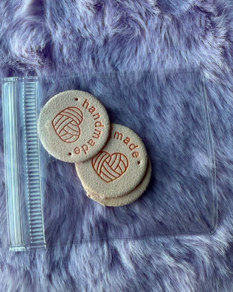 Round Handmade Faux Leather Tag – “Handmade” Text | 35 Pcs Random colors | Rivet or Sew on Label for Crochet, Knit & Sewing Projects