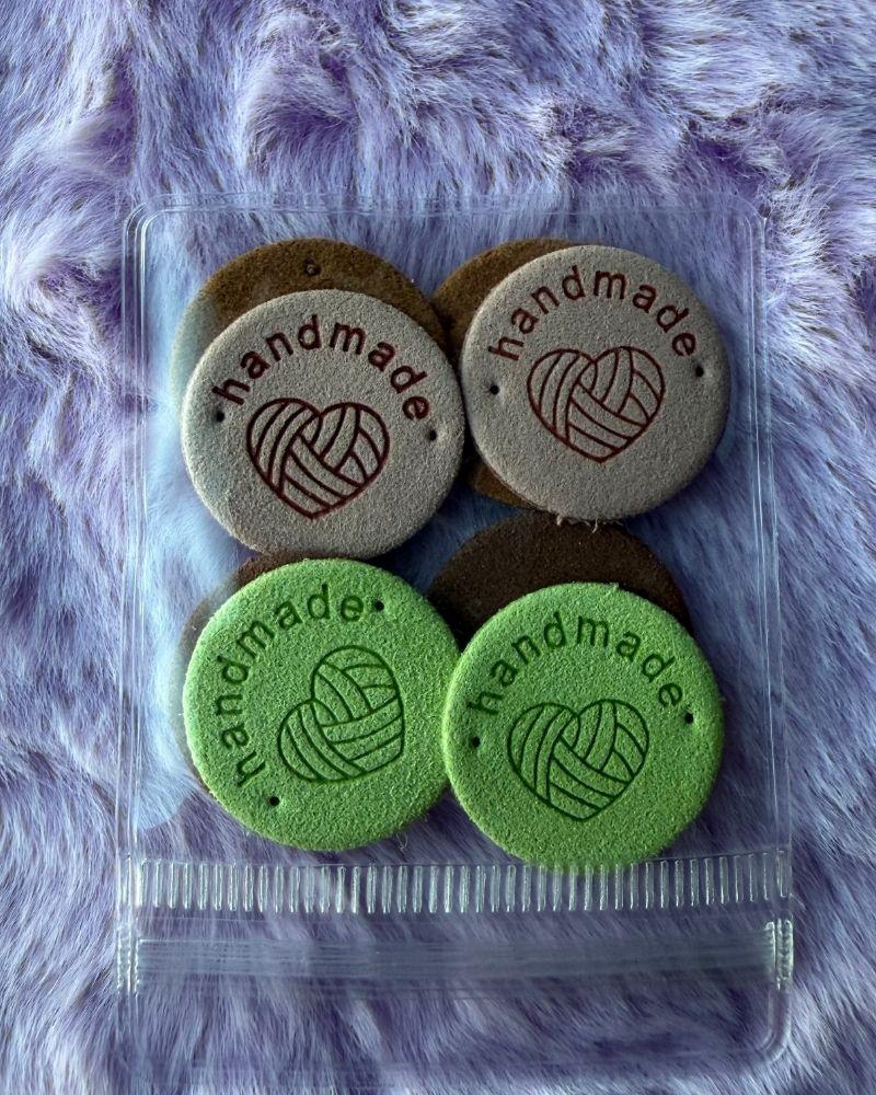 Round Handmade Faux Leather Tag – “Handmade” Text | 35 Pcs Random colors | Rivet or Sew on Label for Crochet, Knit & Sewing Projects