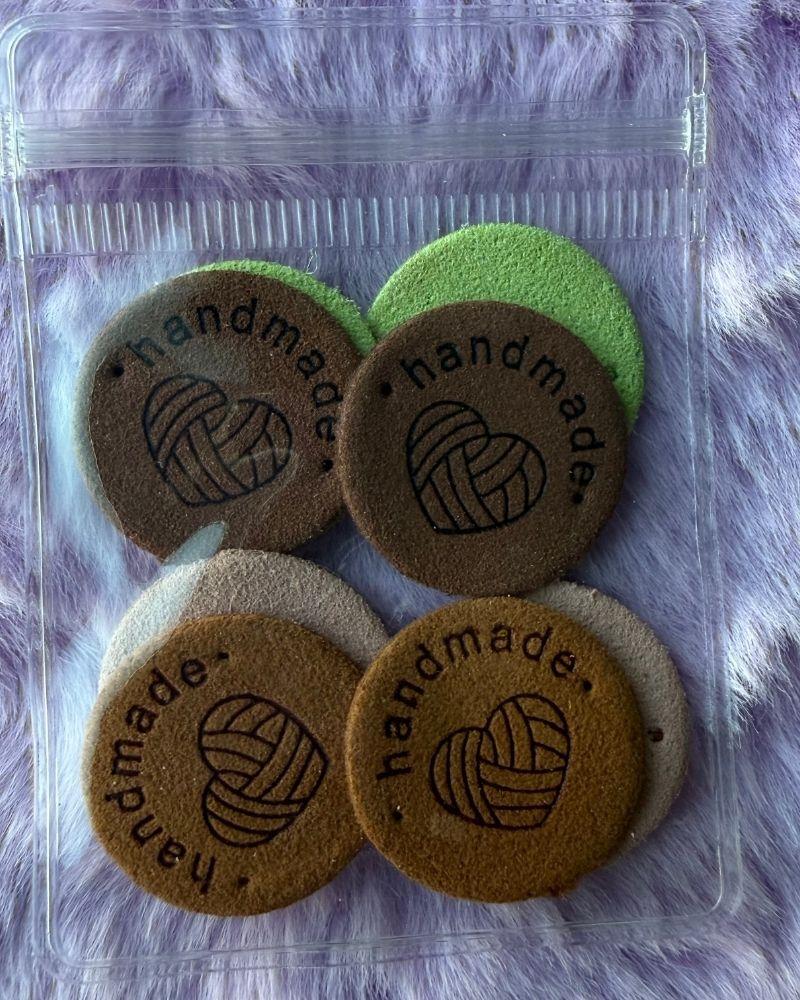 Round Handmade Faux Leather Tag – “Handmade” Text | 35 Pcs Random colors | Rivet or Sew on Label for Crochet, Knit & Sewing Projects