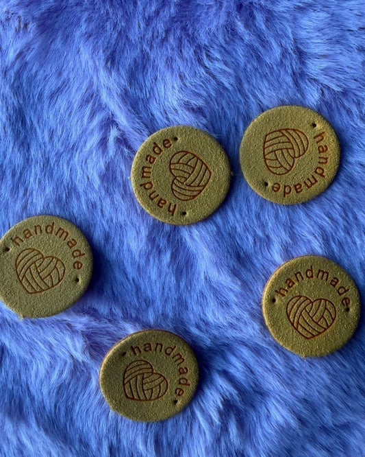 Round Handmade Faux Leather Tag – “Handmade” Text | 35 Pcs Random colors | Rivet or Sew on Label for Crochet, Knit & Sewing Projects