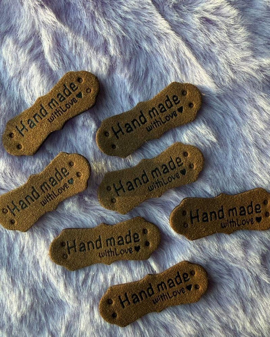 Rectangular Handmade Faux Leather Tag – “Handmade” Text | 25 Pcs Random colors | Rivet or Sew on Label for Crochet, Knit & Sewing Projects