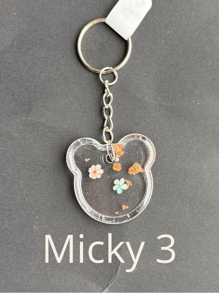 Micky 3, keychain with floral design on a gray background