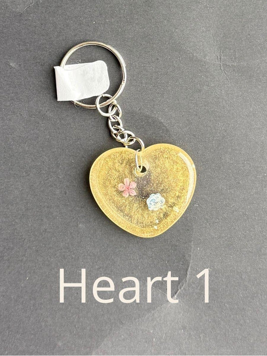 Heart 1, keychain with floral design on a gray background