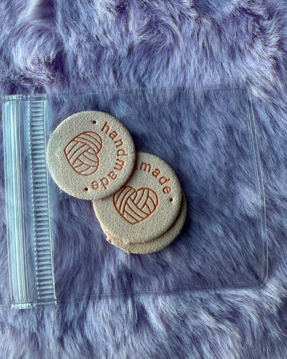 Round Handmade Faux Leather Tag – “Handmade” Text | 35 Pcs Random colors | Rivet or Sew on Label for Crochet, Knit & Sewing Projects