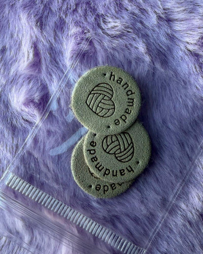 Round Handmade Faux Leather Tag – “Handmade” Text | 35 Pcs Random colors | Rivet or Sew on Label for Crochet, Knit & Sewing Projects